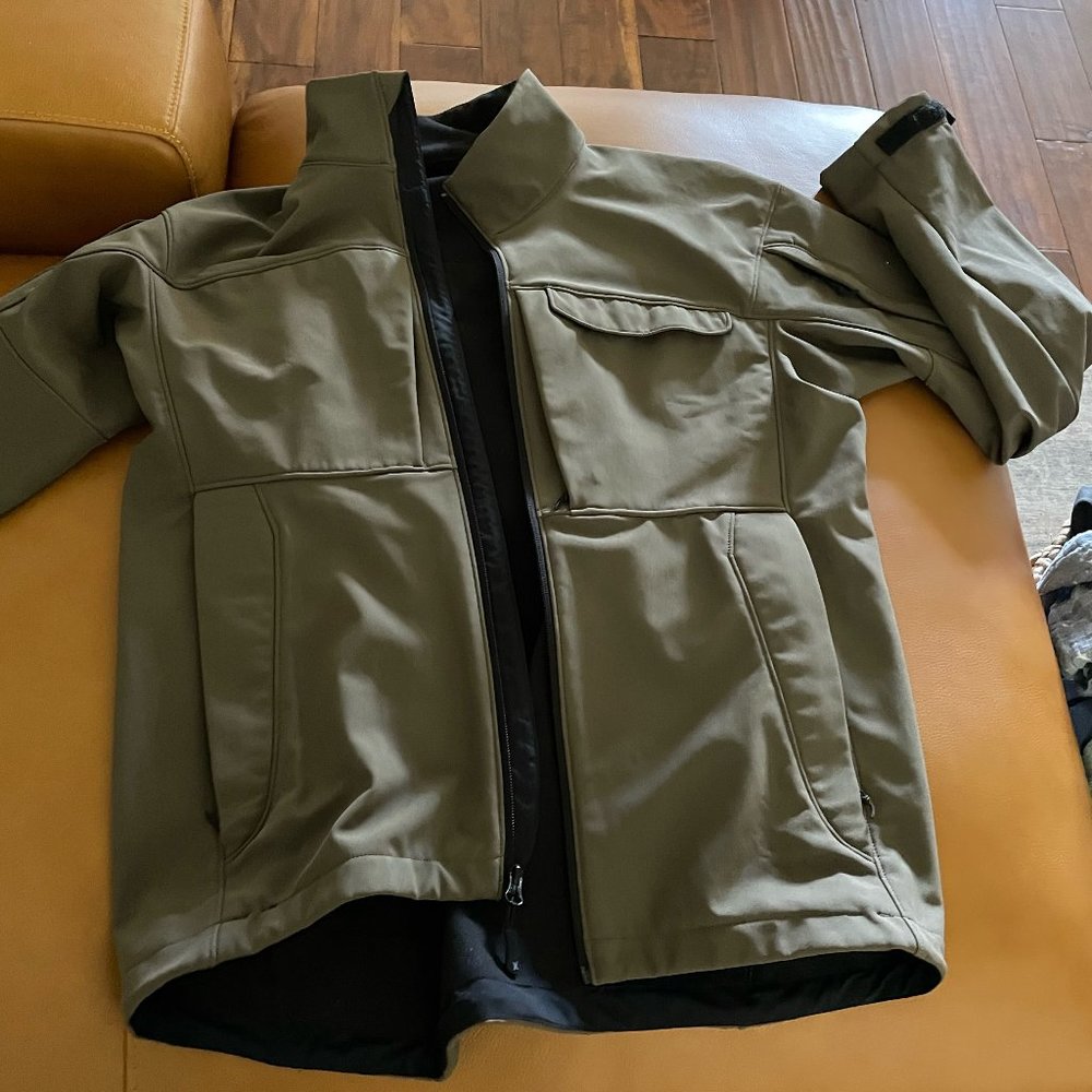 Vertx Softshell Jacket with fleece liner - size Medium